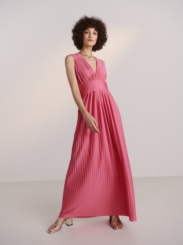 Guido Maria Kretschmer Women Evening Dress 'Linnea' in Pink: front