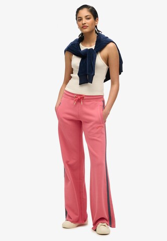 Regular Pantalon 'Essentials' Superdry en rouge : devant