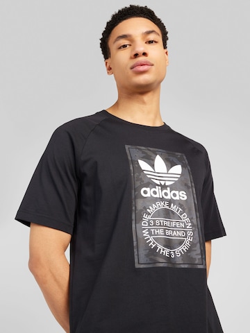 ADIDAS ORIGINALS Μπλουζάκι 'Camo Tongue' σε μαύρο