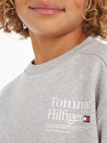 TOMMY HILFIGER Sweatshirt i grå