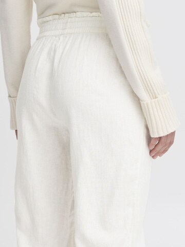 Effilé Pantalon chino ' BYFalakka ' b.young en blanc