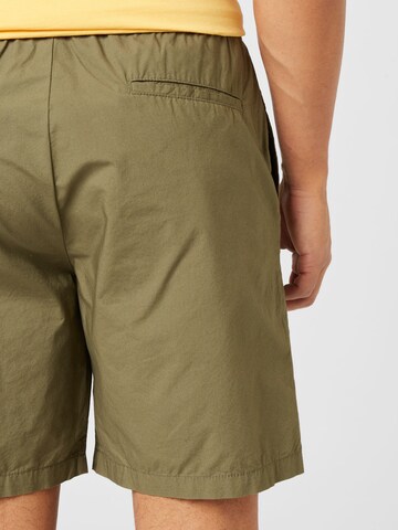 UNITED COLORS OF BENETTON Loosefit Shorts in Grün