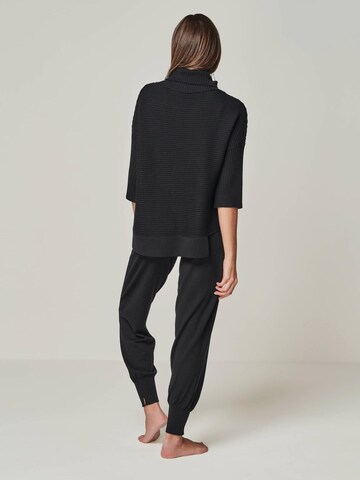 YOU LOOK PERFECT Hausanzug in Schwarz