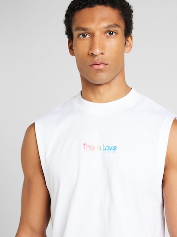 Calvin Klein JeansMajica 'THIS IS LOVE' - bijela boja