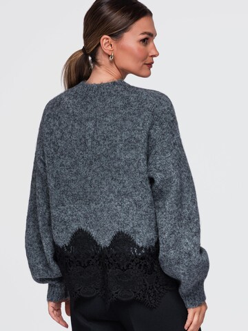 Pullover di Ombre in grigio
