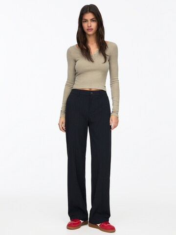 Pull&Bear Regular Trousers in Blue