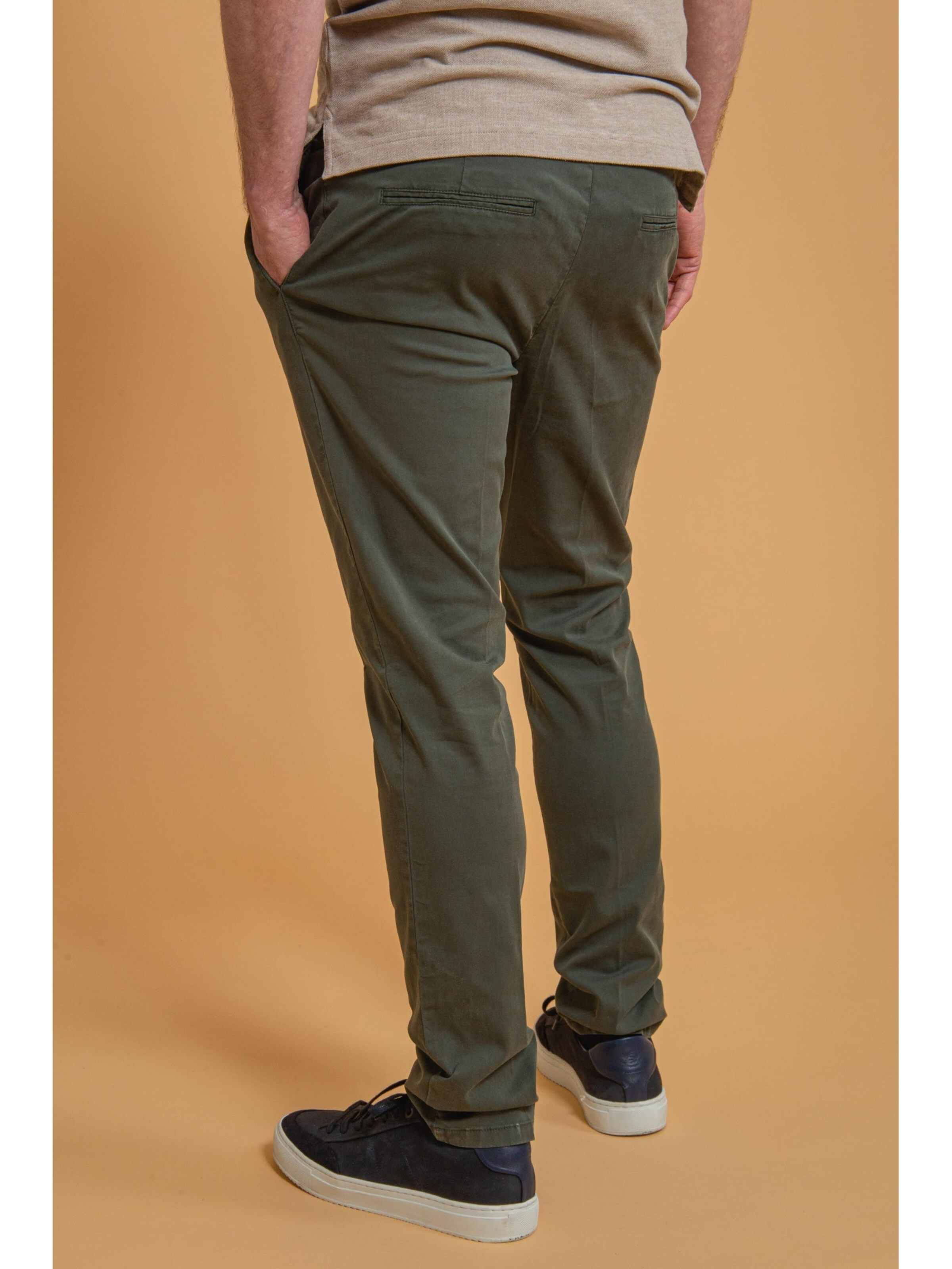 Profuomo Slim fit Chino trousers in Green