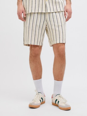 JACK & JONES Loose fit Trousers in Green: front