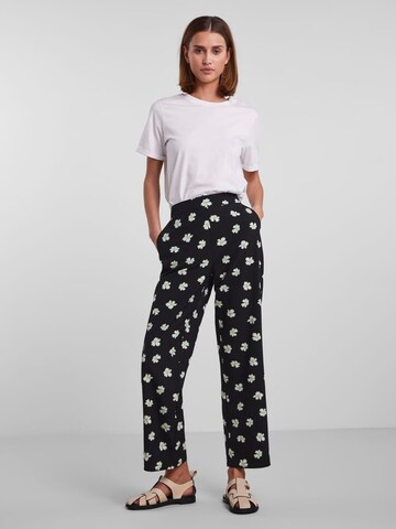 PIECES Regular Pants 'Gurla' in Black