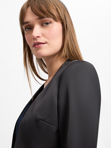 Marie Lund Bolero in Black