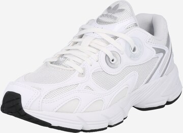 Baskets basses 'Astir' ADIDAS ORIGINALS en blanc : devant