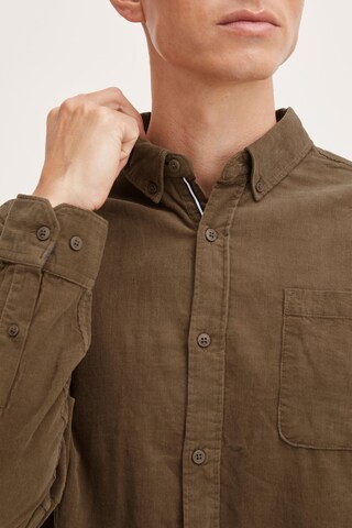 !Solid Regular Fit Langarmhemd 'Corduroy' in Braun