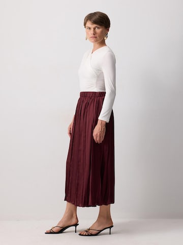 Touche Prive Skirt in Red