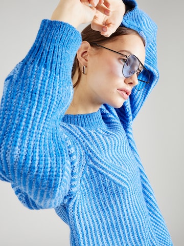 b.young Sweter w kolorze niebieski