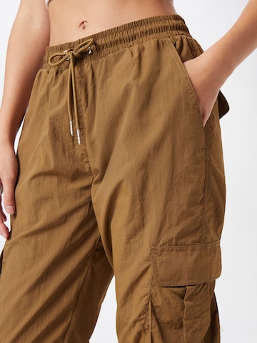 Urban Classics Tapered Cargo trousers in Brown