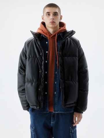 Pull&Bear Jacke in Schwarz: predná strana