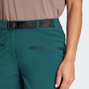 Effilé Pantalon outdoor 'Utilitas' ADIDAS TERREX en vert