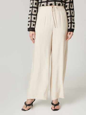 Guido Maria Kretschmer Women Wide leg Pleat-front trousers 'Janay' in Beige: front