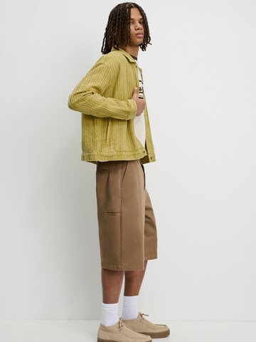 Pull&Bear Loosefit Chinohousut värissä beige