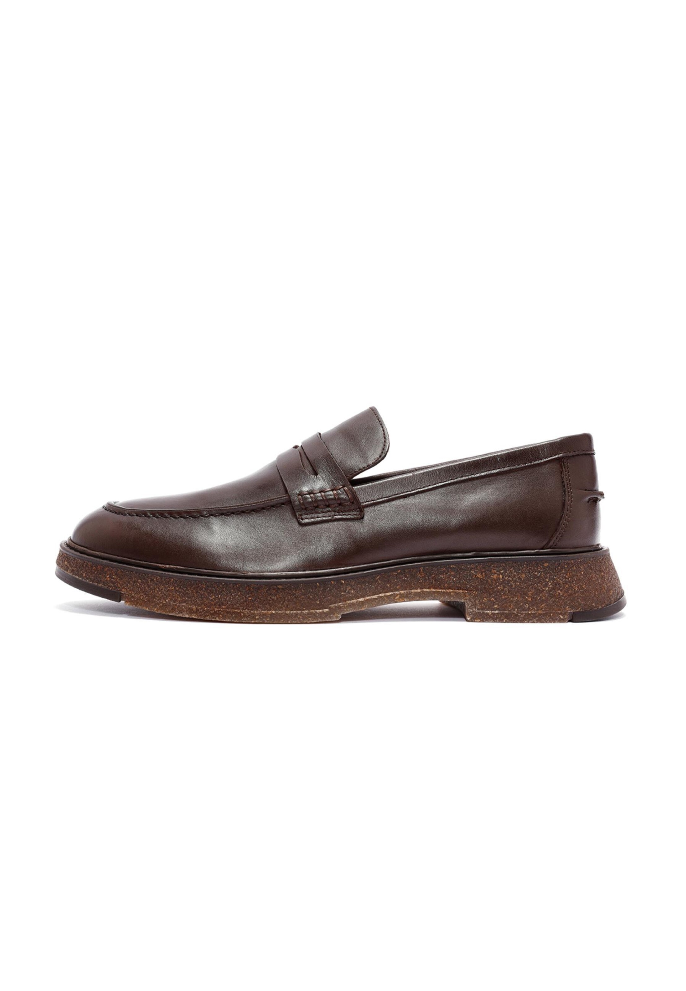 Chaussure basse Derimod en marron : devant