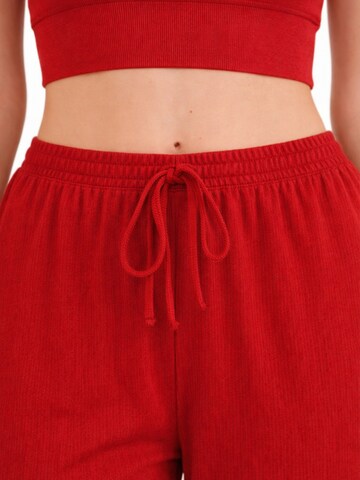 Wide Leg Pantalon 'FLORYN – Palazzohose Crinkle' fashionshowcase en rouge