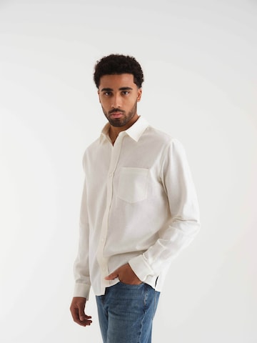 ABOUT YOU x Kevin Trapp Regular fit Button Up Shirt 'Mattis' in White: front