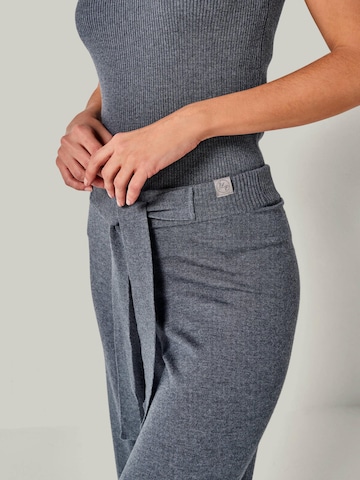 YOU LOOK PERFECT Hausanzug 'LOUNGEWEAR SET - Eve & Bailey' in Grau
