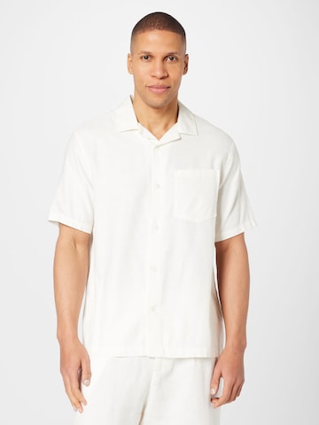 WEEKDAY Regular fit Button Up Shirt in White: front