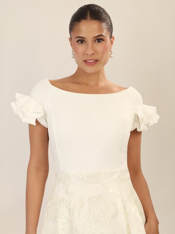 APART Kleid in Weiß