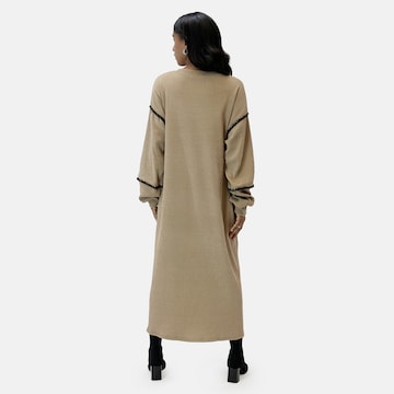 Elara Jurk in Beige