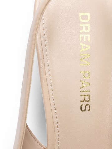 Dream Pairs Pumps in Beige