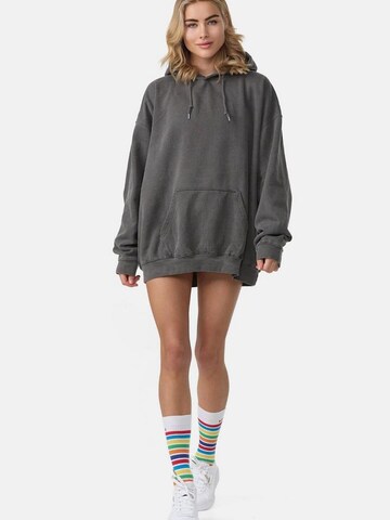 Worldclassca Sweatshirt in Grey: front