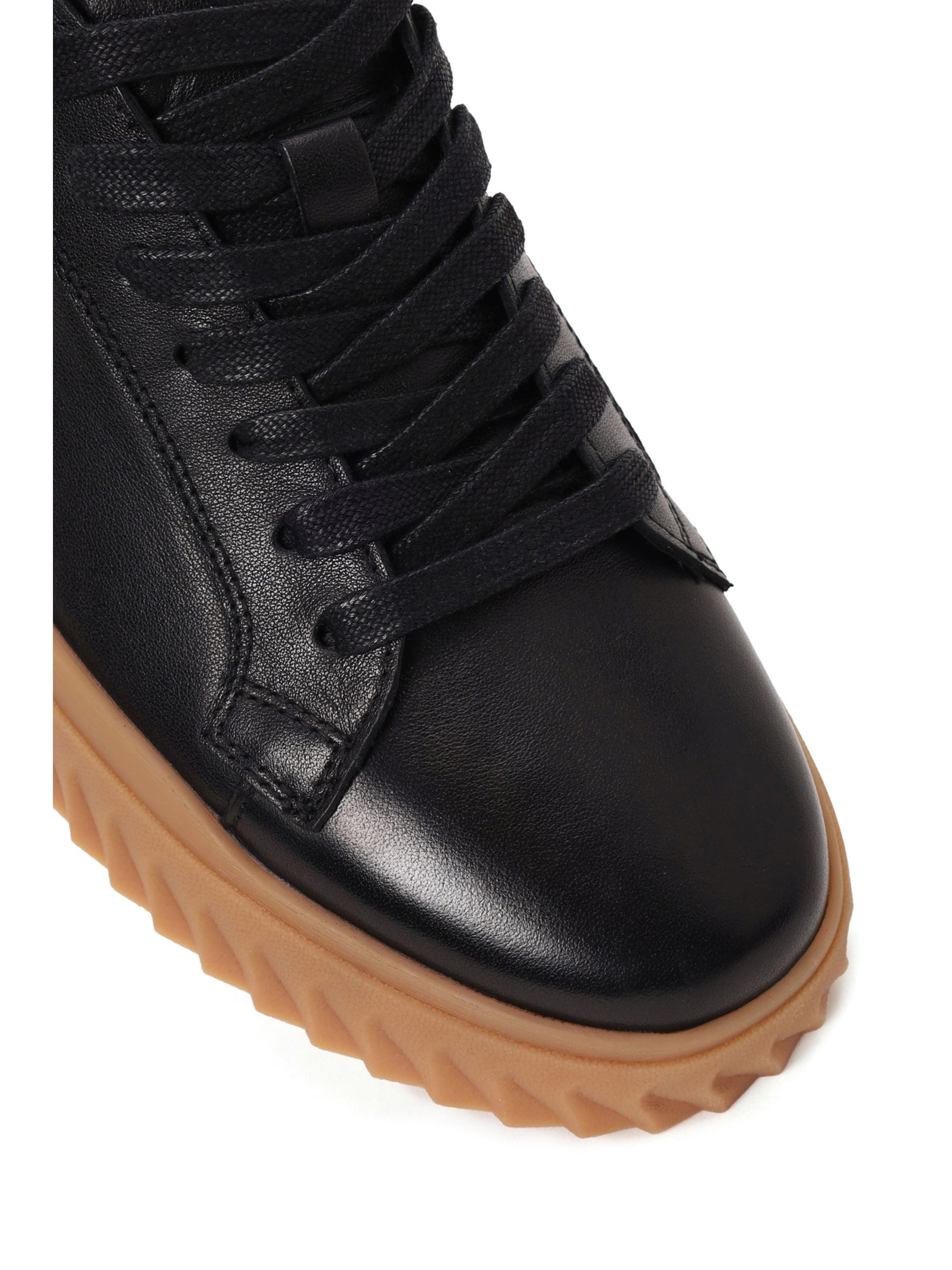 Sneaker low de la Derimod pe negru