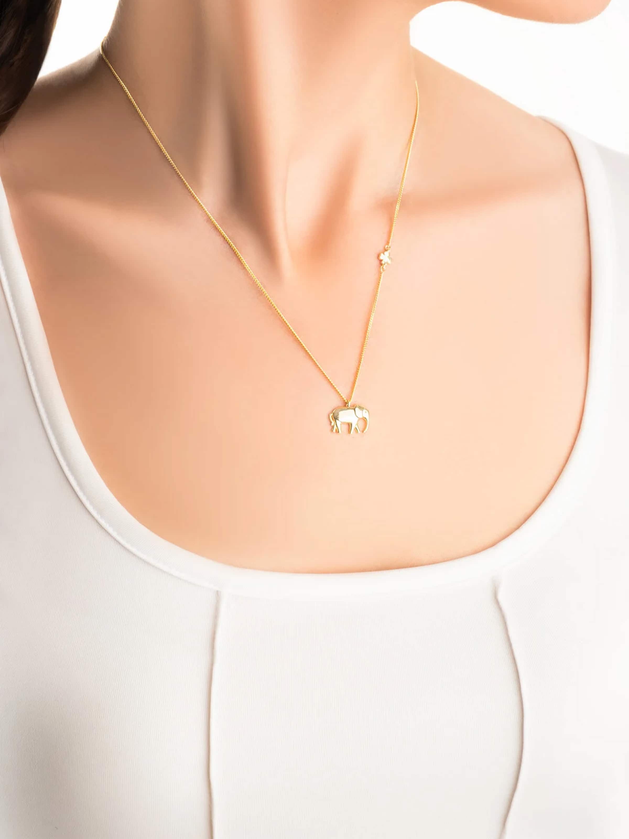 So Chic Necklace in Gold: front