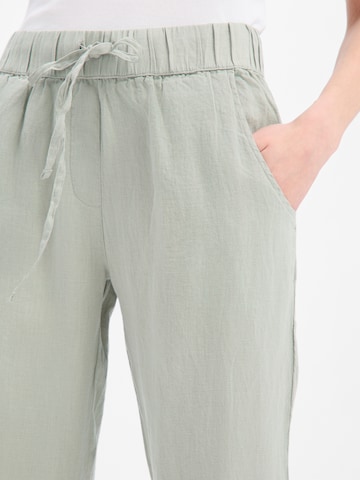 Marie Lund Loose fit Pleat-Front Pants in Green