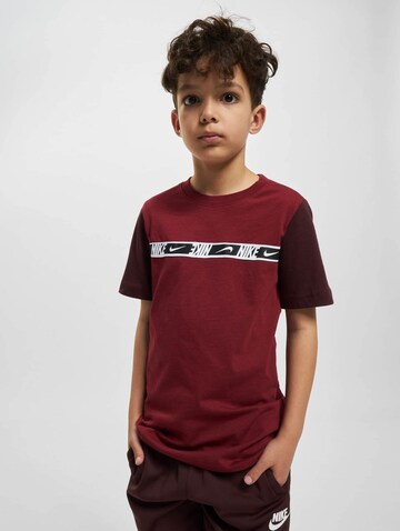 Nike Sportswear T-Shirt 'Repeat' in Rot