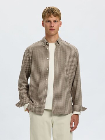 SELECTED Regular Fit Hemd in Braun: Vorderseite