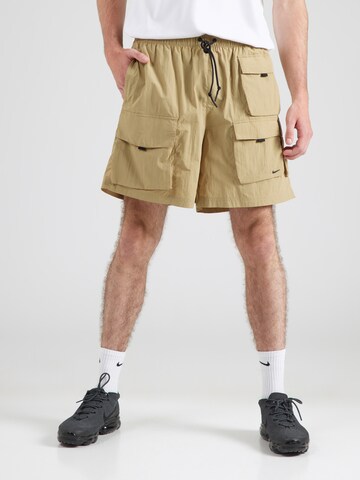 Loosefit Pantaloni cargo di Nike Sportswear in beige: frontale