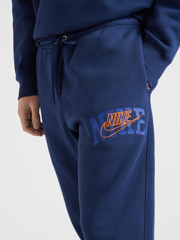 Nike Sportswear Tapered Byxa 'CLUB' i blå