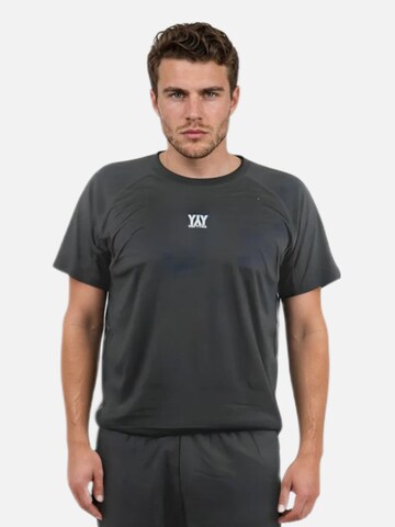 HEFTYKA Performance Shirt in Black: front