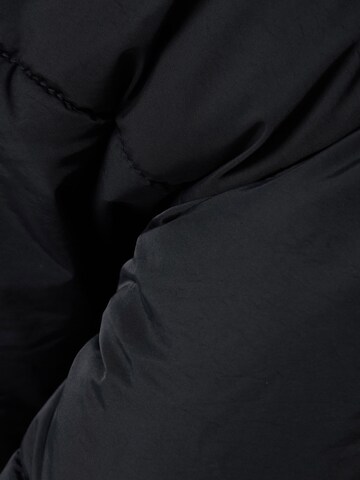 Bershka Talvitakki värissä musta