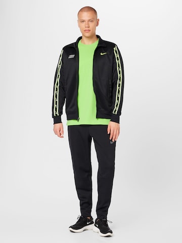 Nike Sportswear Shirt in Groen