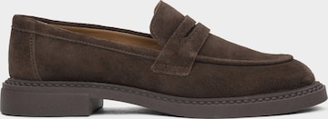 Estro Moccasin in Brown: front