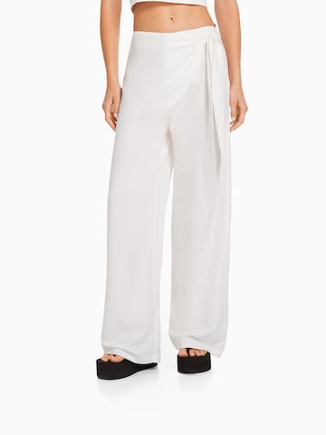 Bershka Wide Leg Bukser i hvid: forside