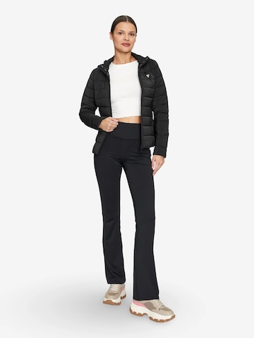 GUESS Winterjas 'SOLID HEAVY DIANN PUFFER V4YL04 WF3X0' in Zwart
