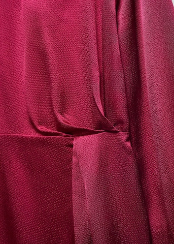 Rochie de seară 'Cold' de la MANGO pe roșu