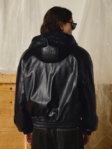 Bershka Tussenjas in Zwart