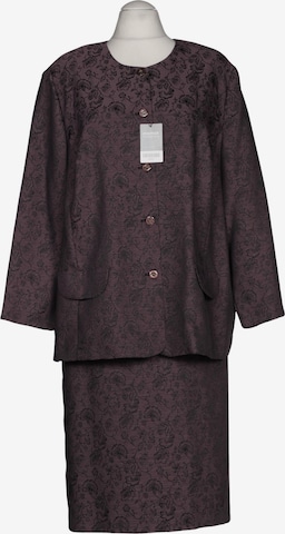 Atelier Goldner Schnitt Anzug oder Kombination XXXL in Lila: Vorderseite