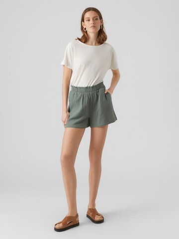 VERO MODA Loosefit Shorts in Grün