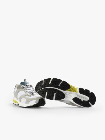 Scalpers Sneakers 'Throne' in White